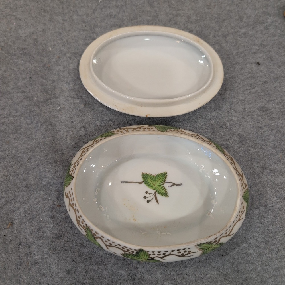 Paulux China Japan Oval Trinket Box Green Leaf Gold Gilt Porcelain White - Picture 5 of 8